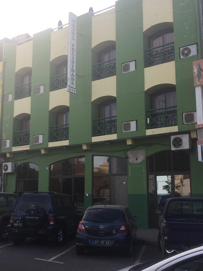 Felicidade Hotel Praia Exteriör bild